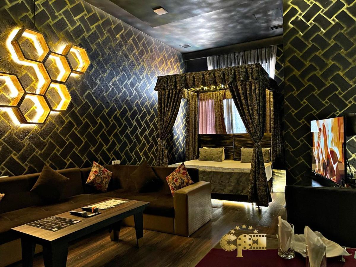 Cinema Plaza Hotel Baku Exterior photo
